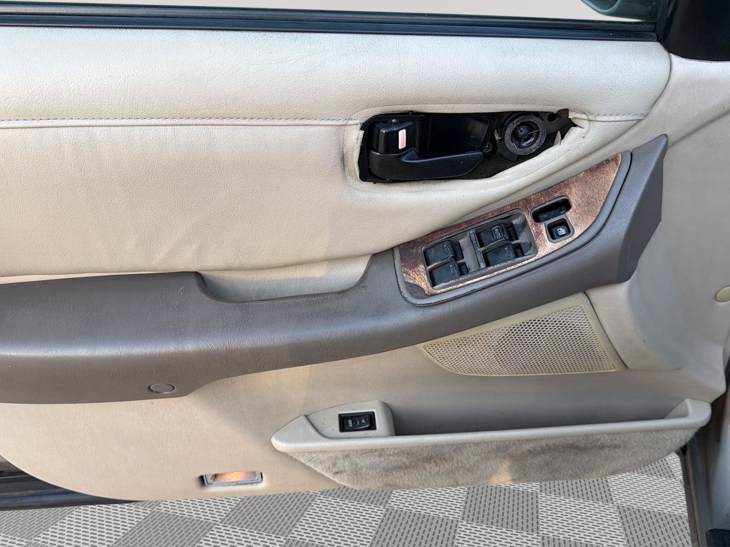 Used 1999 Toyota Avalon XLS FWD image 16