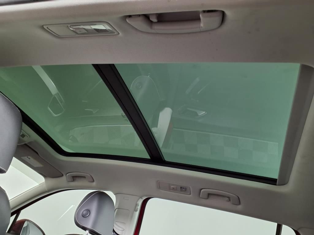 Used 2022 Volkswagen Tiguan SE image 16