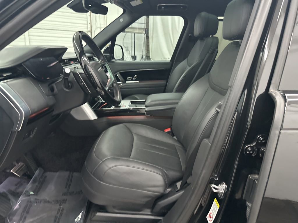 Used 2025 Land Rover Range Rover Long Wheelbase SE image 18
