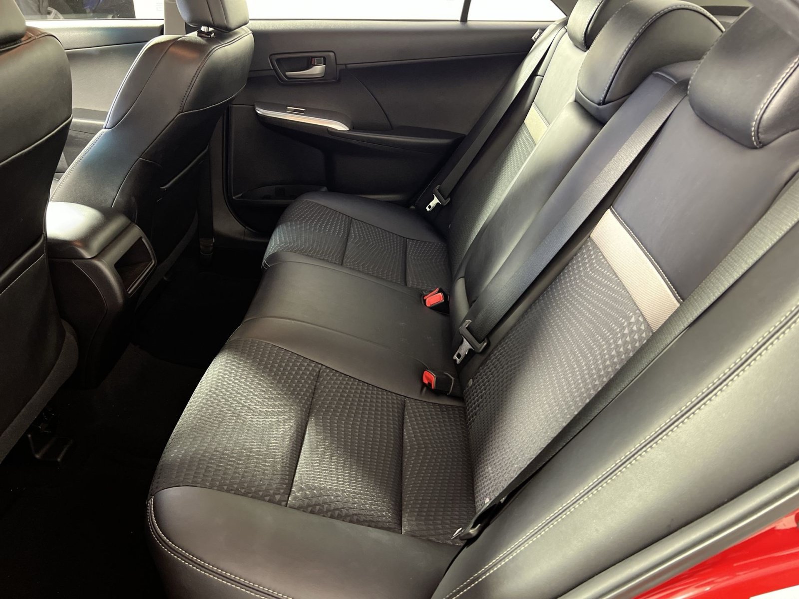 Used 2014 Toyota Camry SE FWD image 24