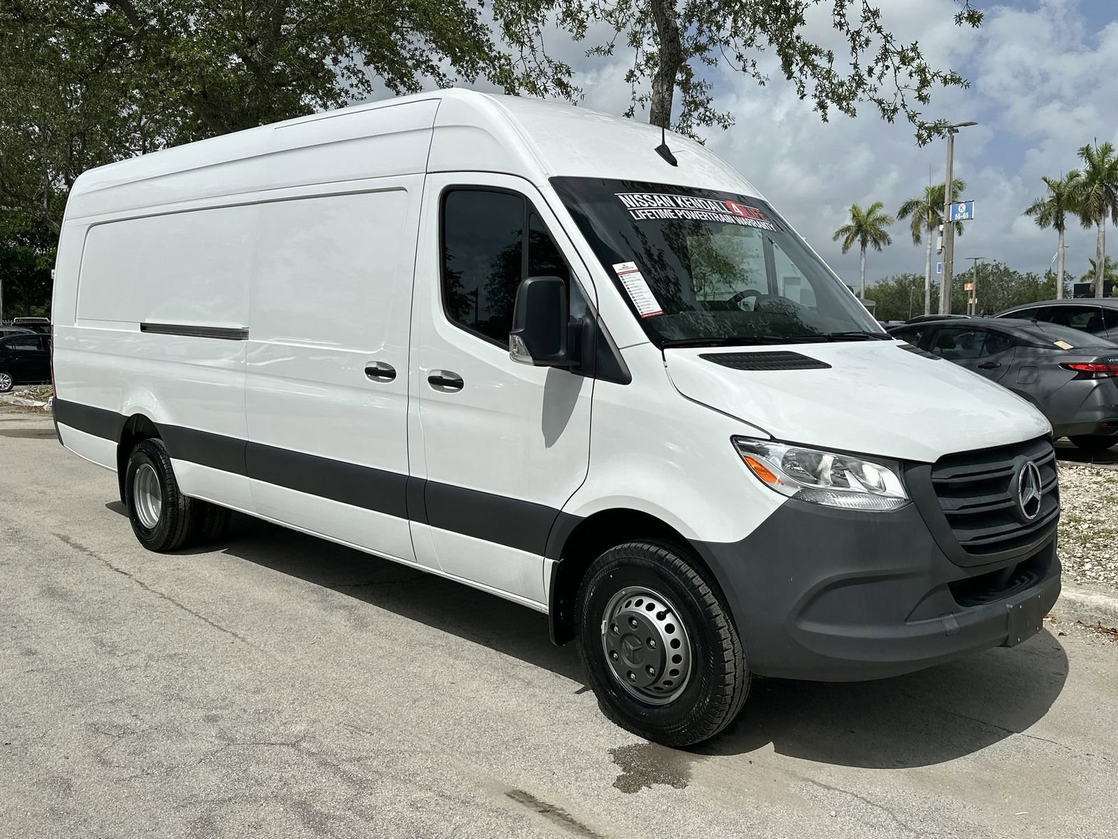 Used 2023 Mercedes-Benz Sprinter 3500 image 3