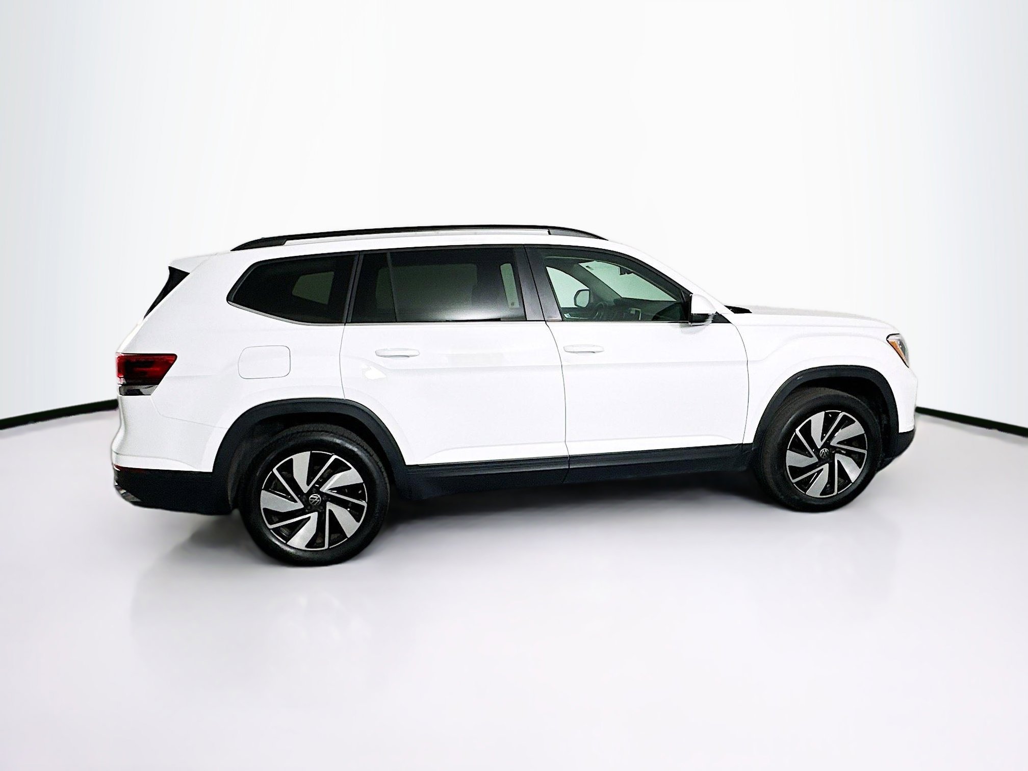 Used 2025 Volkswagen Atlas SE image 10