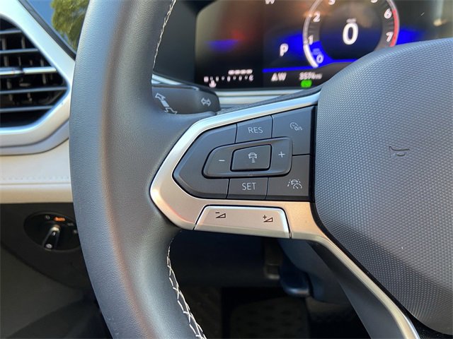 Used 2025 Volkswagen Taos SE image 17