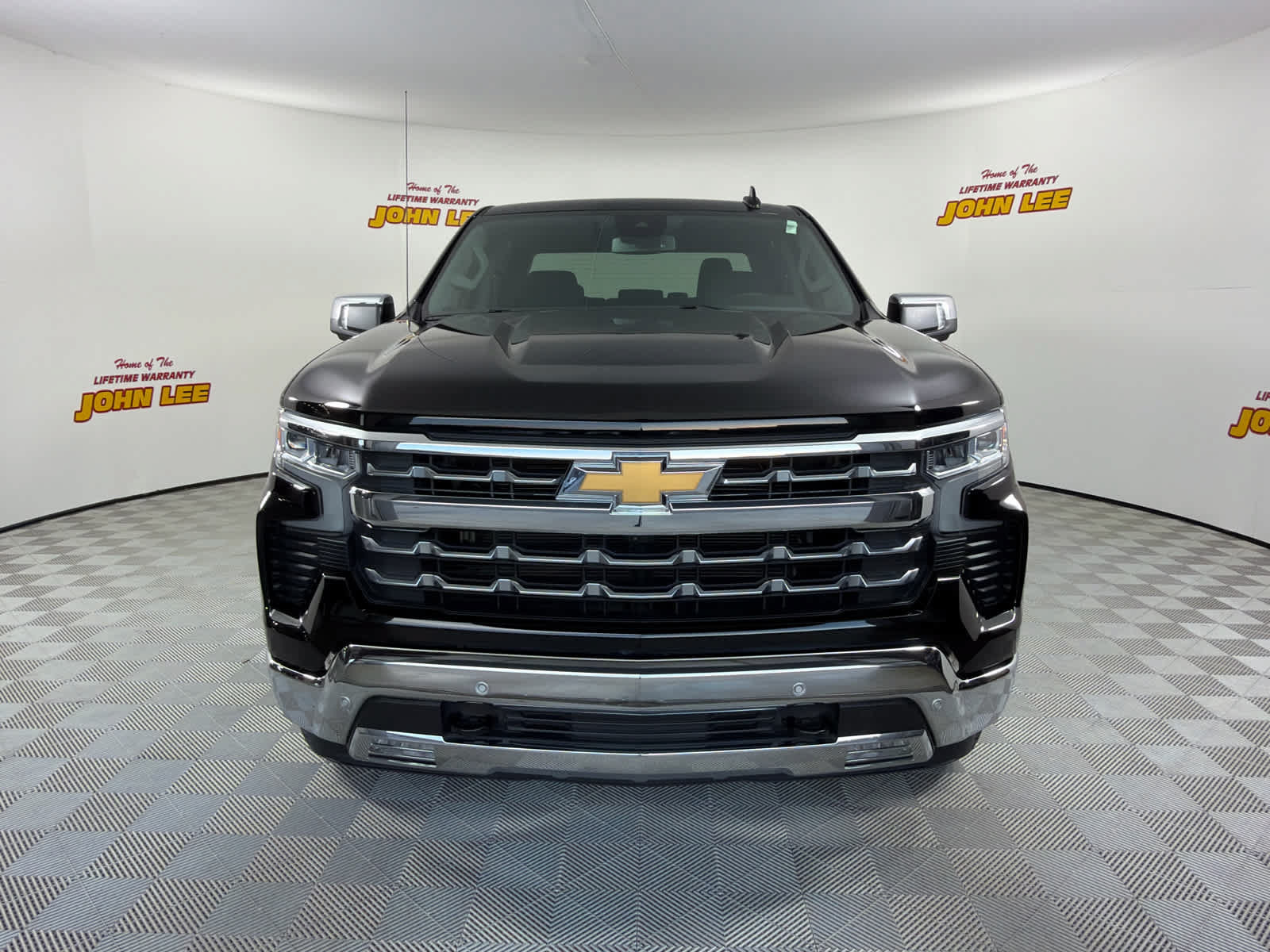 Used 2024 Chevrolet Silverado 1500 LTZ RWD image 9