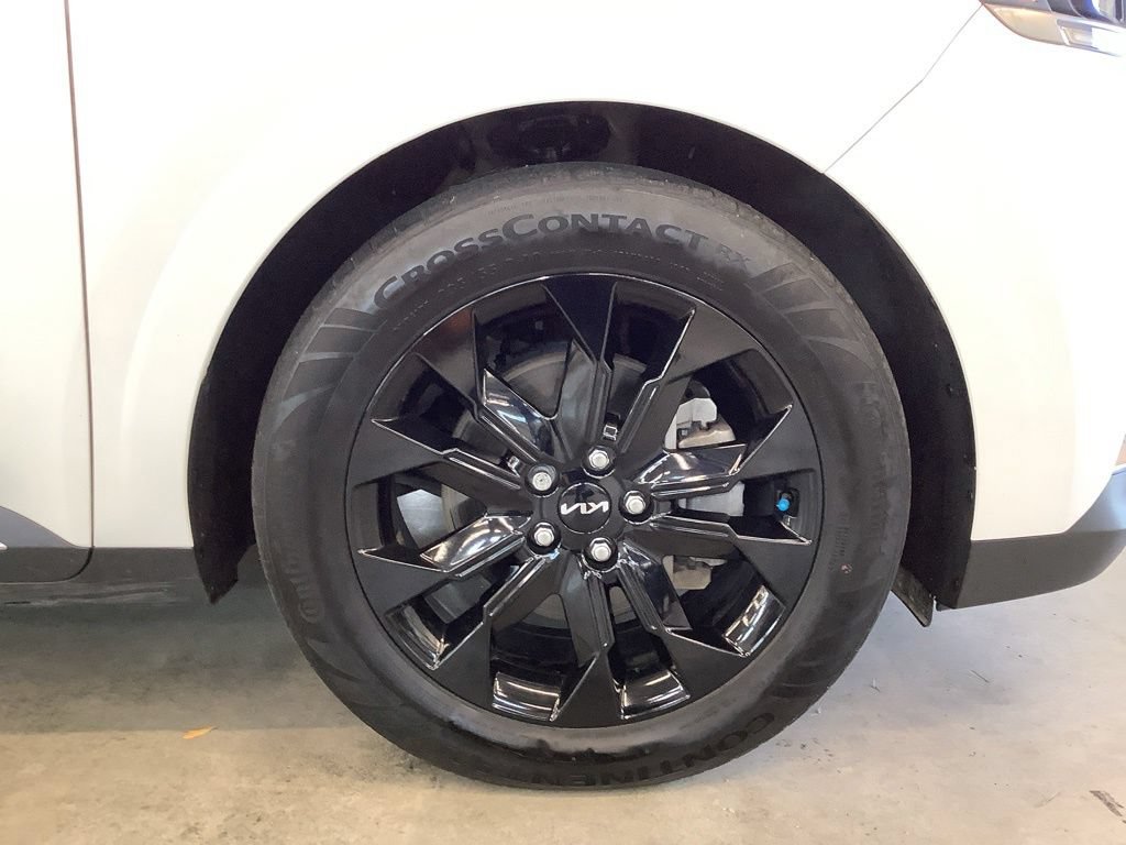 Certified 2024 Kia Carnival SX FWD image 36