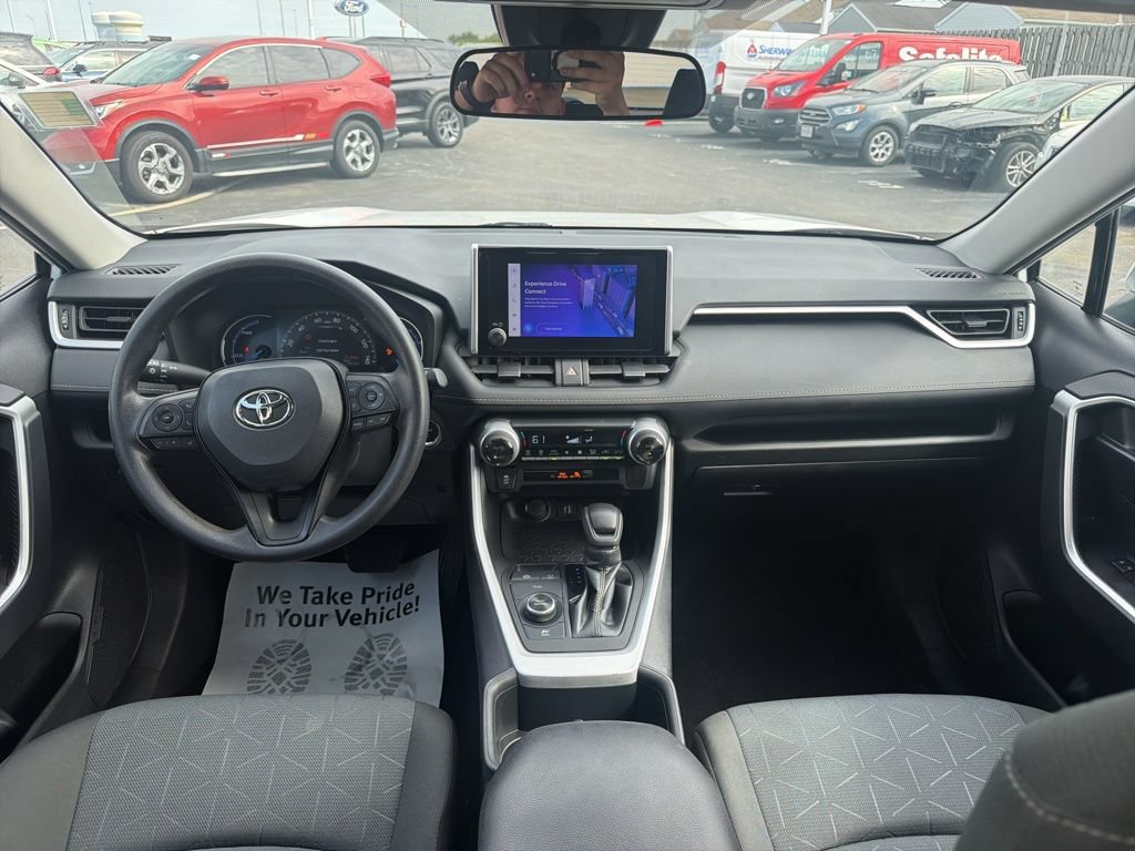 Used 2023 Toyota RAV4 XLE AWD/4WD image 16