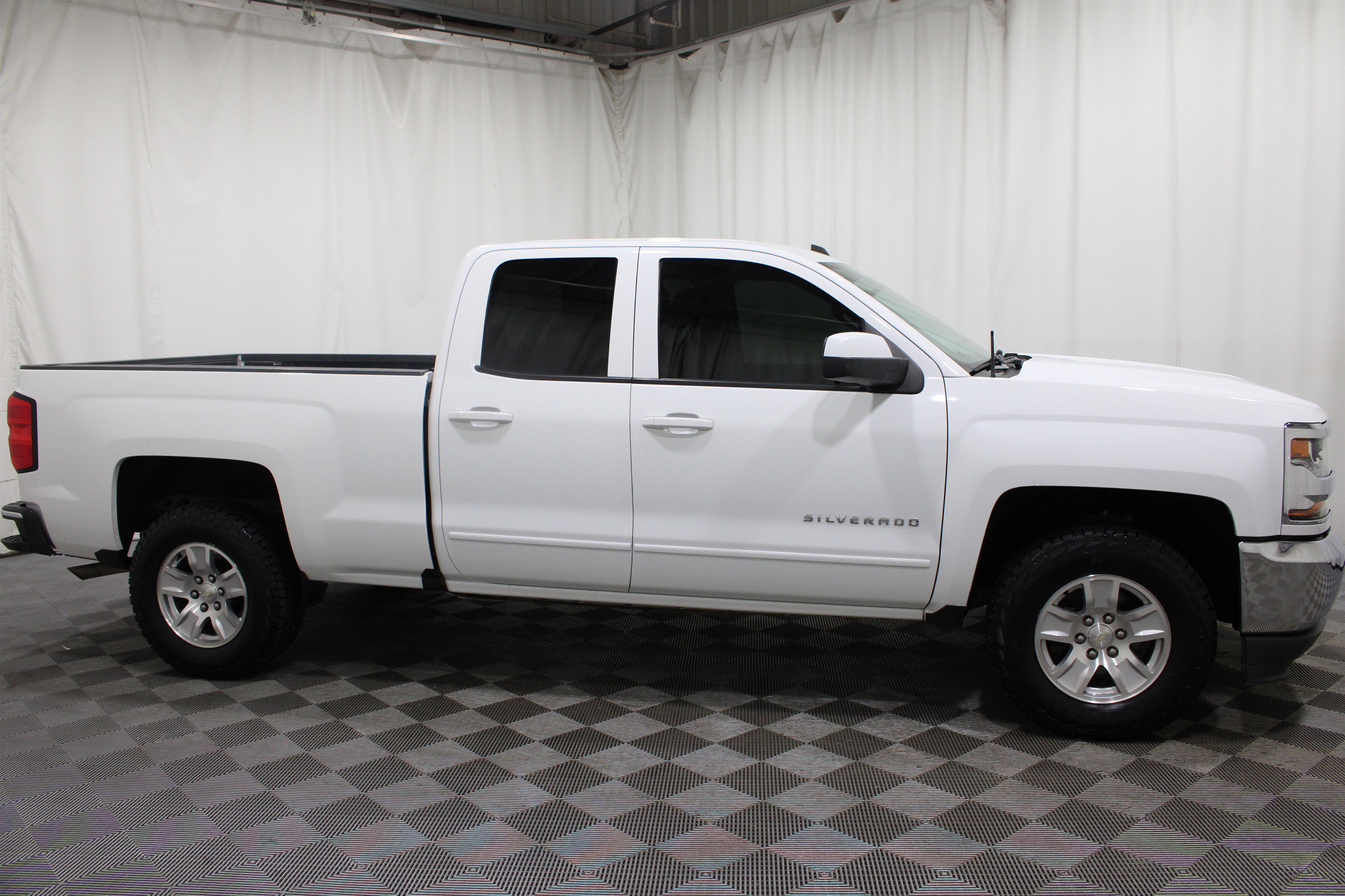 Used 2019 Chevrolet Silverado 1500 LT AWD/4WD image 24