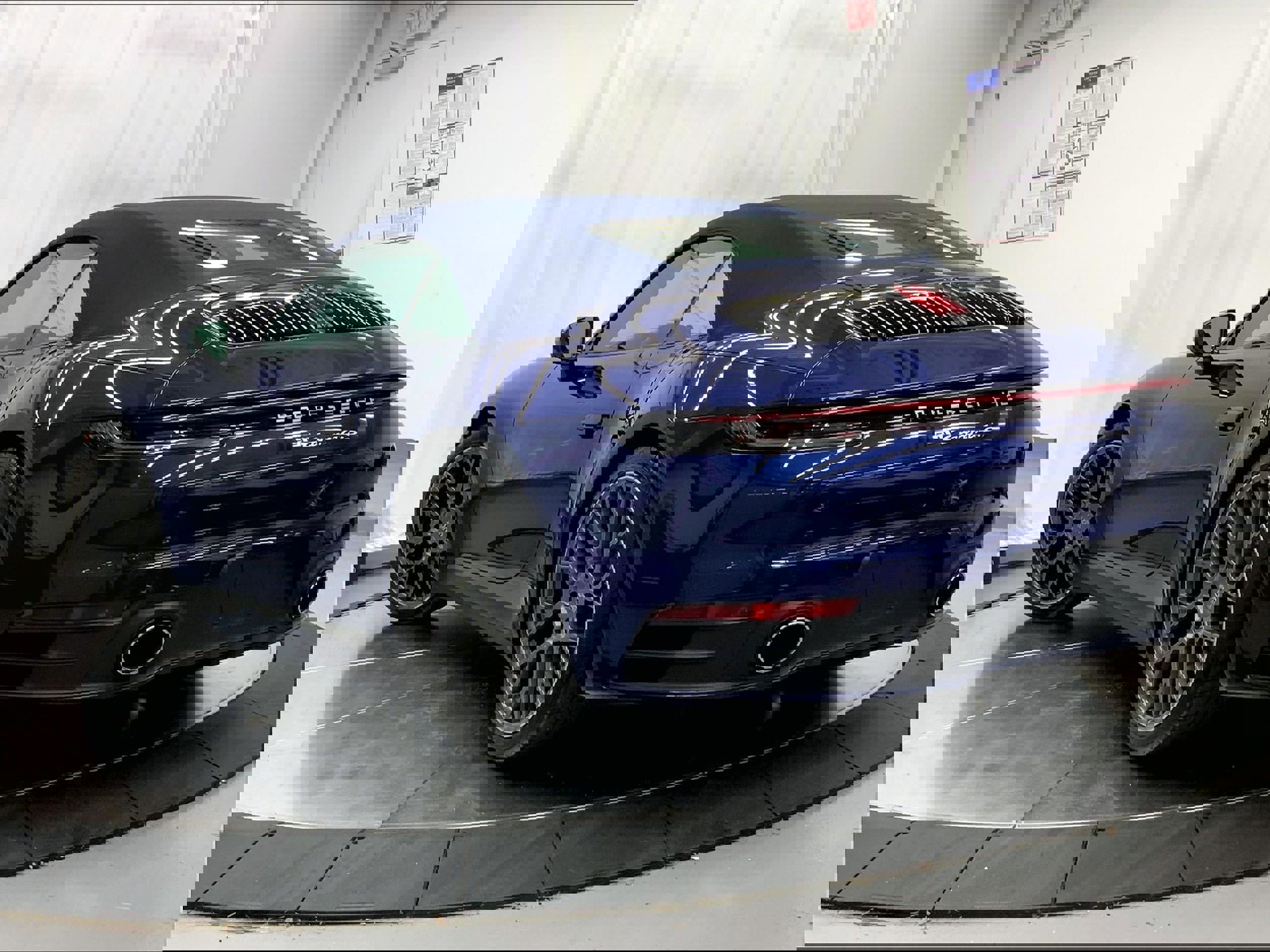 Used 2023 Porsche 911 Carrera 4S image 3