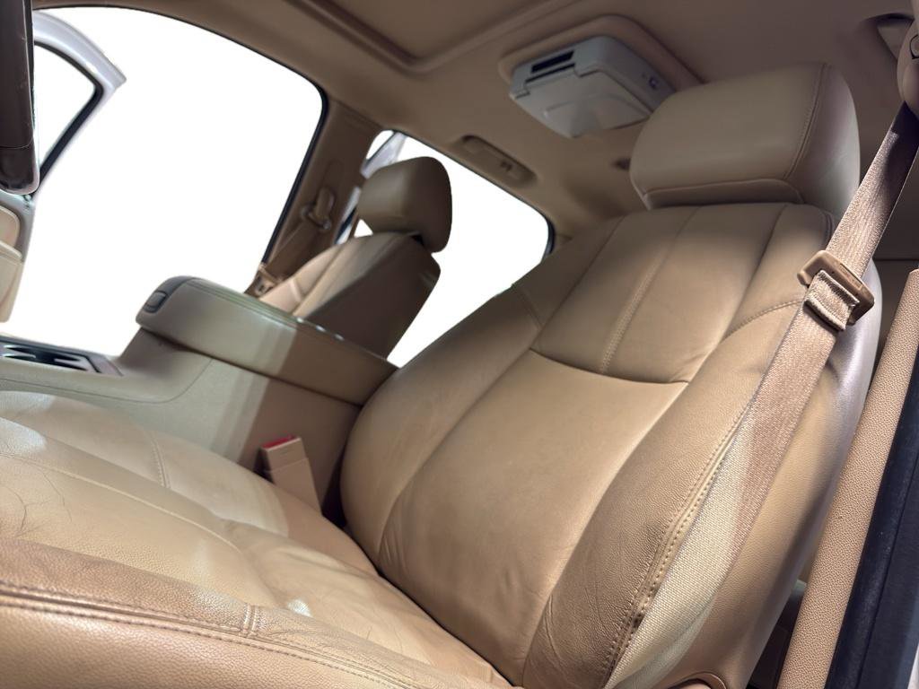 Used 2014 Chevrolet Suburban LT w/ Luxury Package image 14