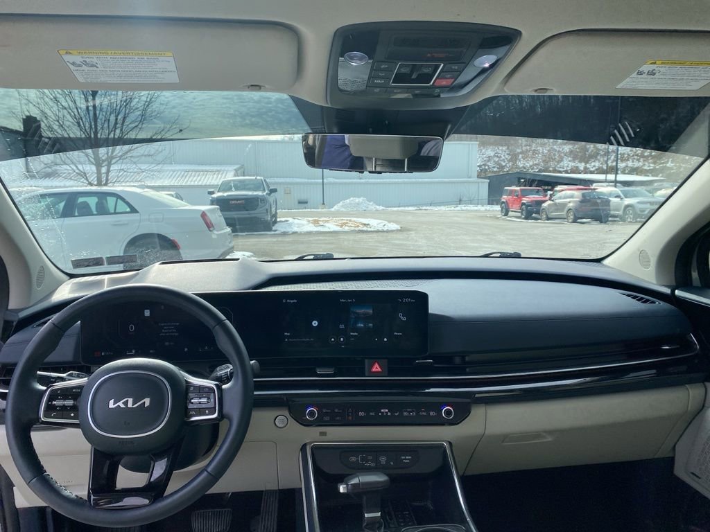 Used 2025 Kia Carnival SX Prestige image 10