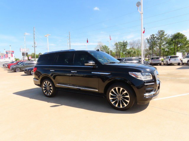 Used 2019 Lincoln Navigator Select image 6