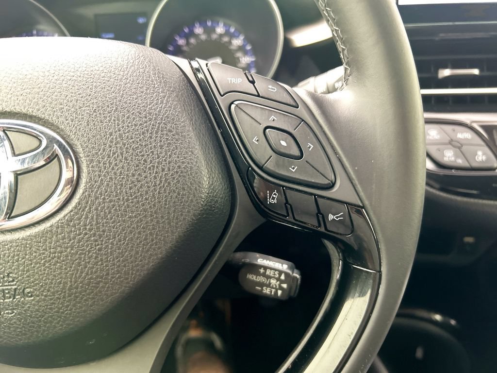 Used 2019 Toyota C-HR XLE FWD image 12