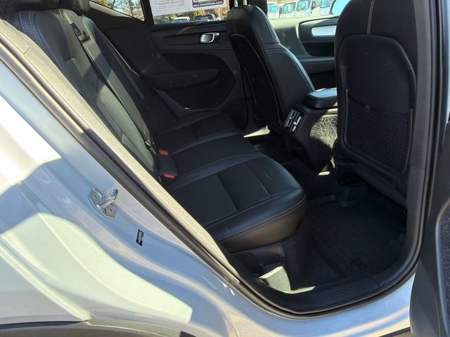 Used 2021 Volvo XC40 T4 Momentum image 15