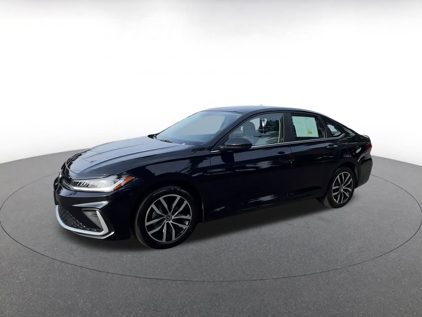 Used 2025 Volkswagen Jetta SE image 8