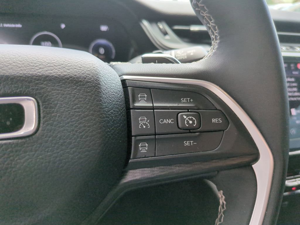 Used 2023 Jeep Grand Cherokee Altitude AWD/4WD image 29
