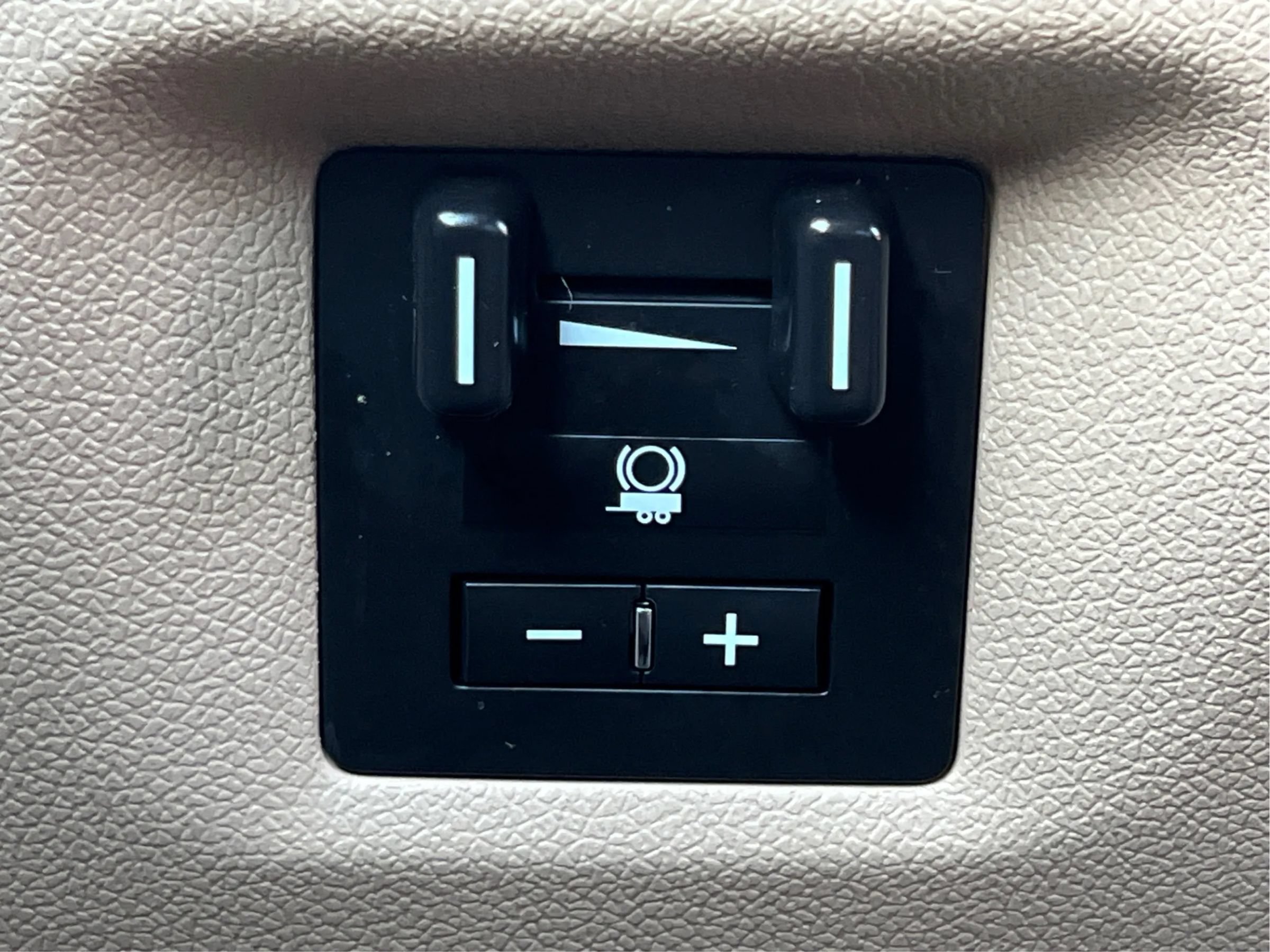 Used 2014 Chevrolet Tahoe LTZ RWD image 55