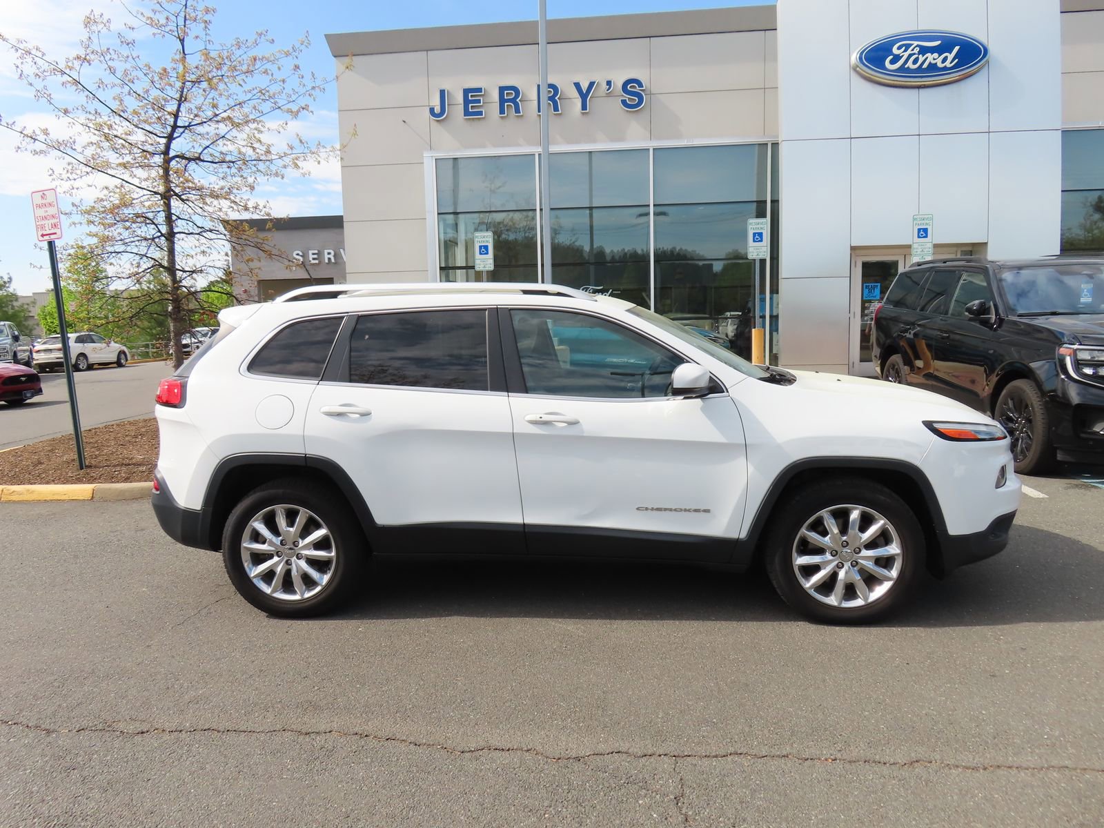 Used 2015 Jeep Cherokee Limited w/ Luxury Group image 7