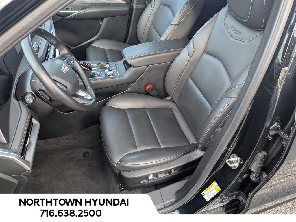 Used 2025 Cadillac XT4 Premium Luxury image 5