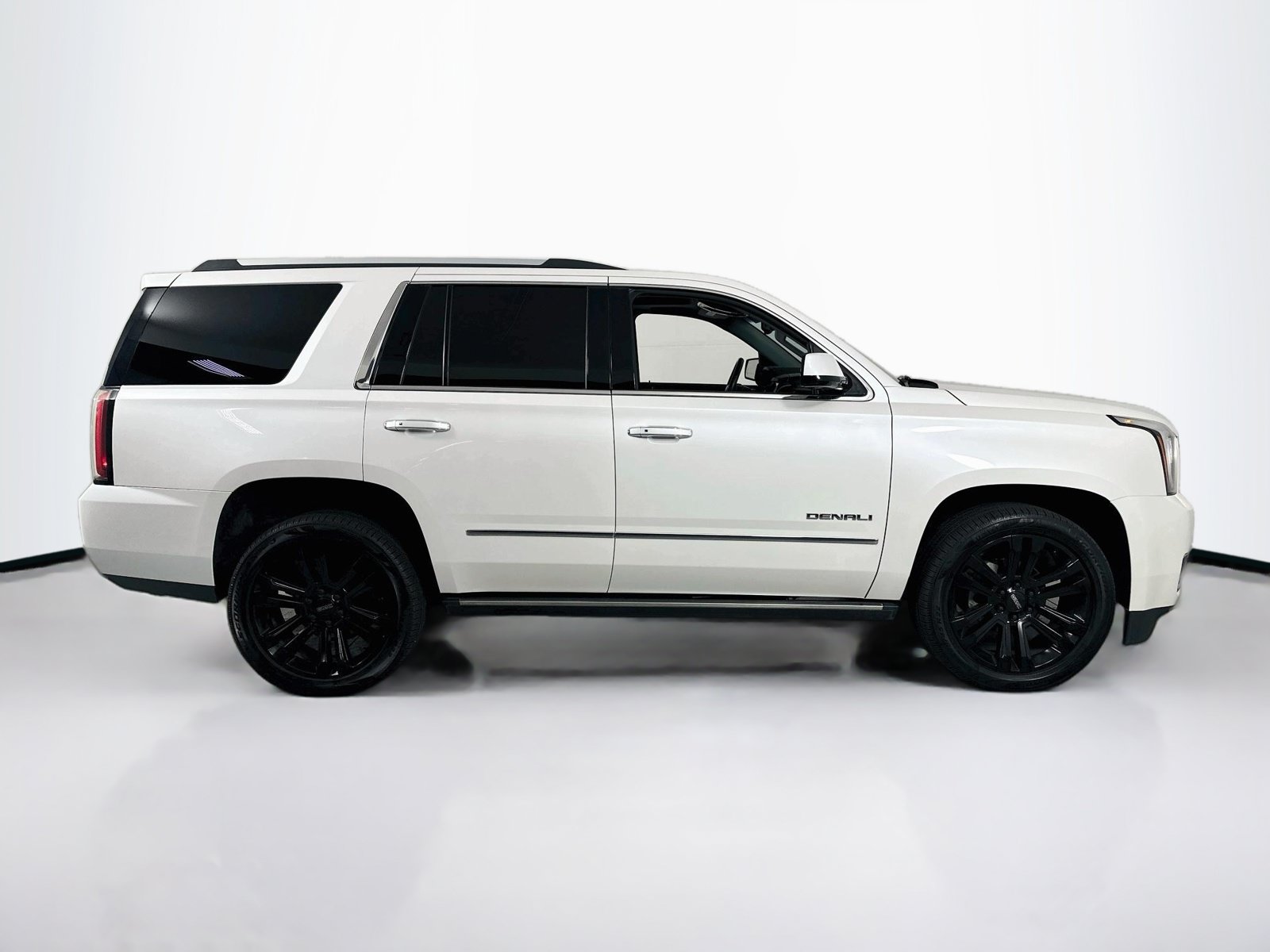 Used 2017 GMC Yukon Denali w/ Open Road Package RWD image 4