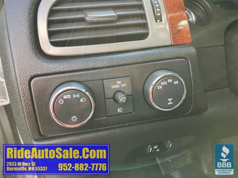 Used 2013 Chevrolet Avalanche LTZ AWD/4WD image 28