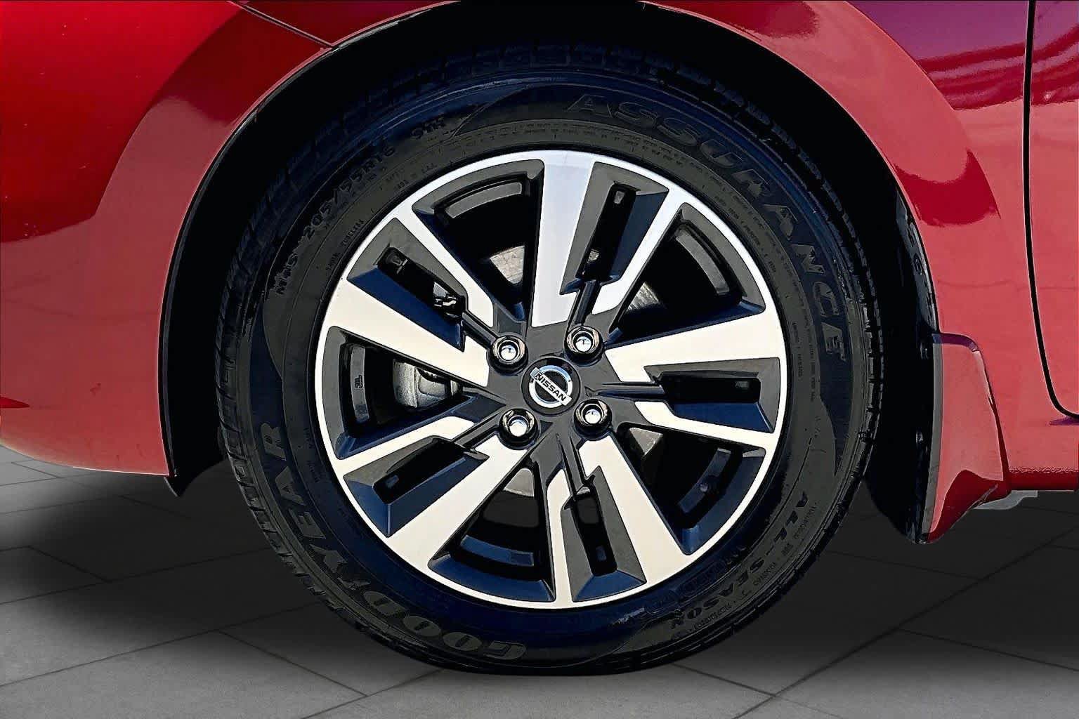 Used 2020 Nissan Versa SV FWD image 9