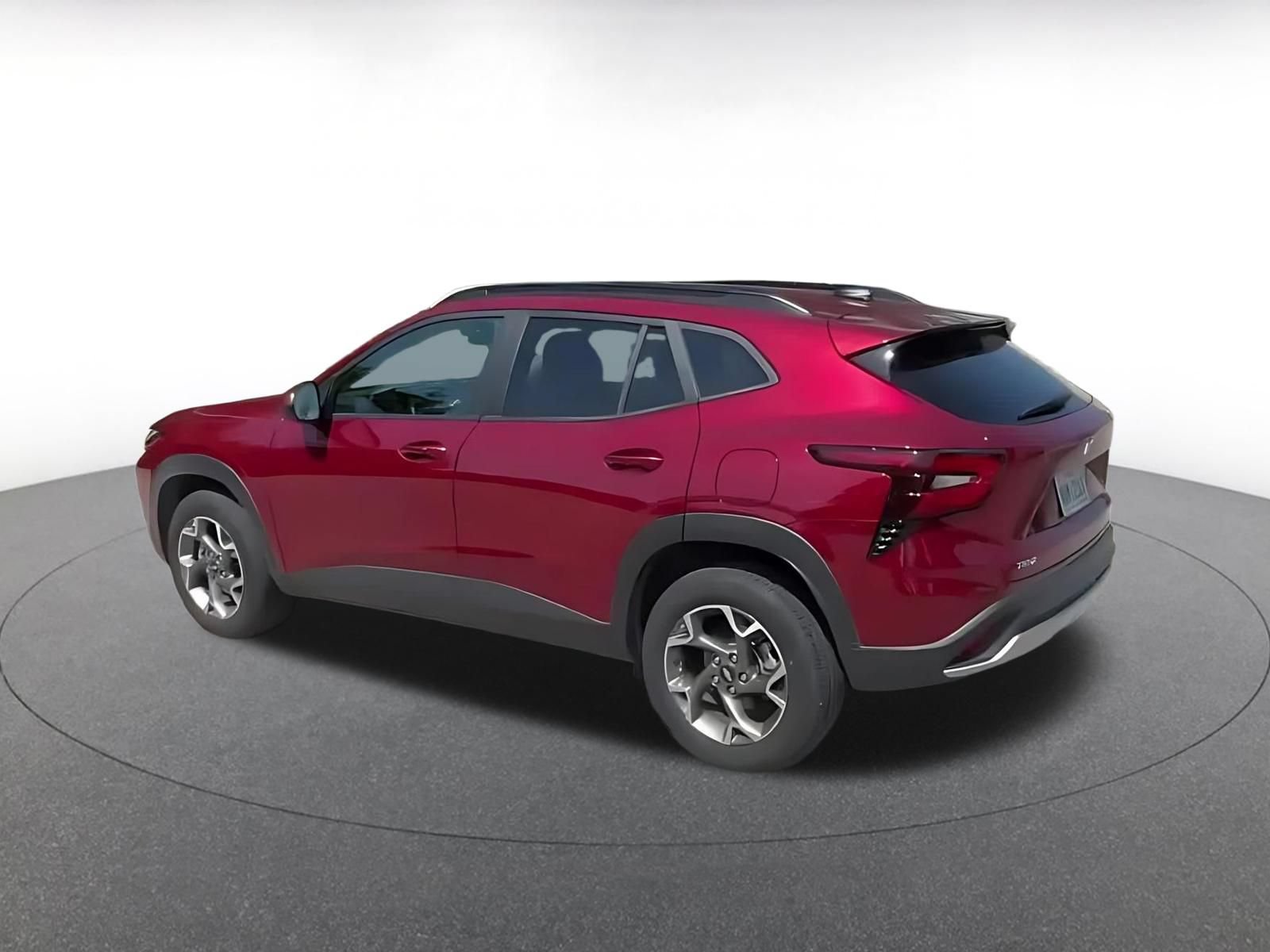 Used 2025 Chevrolet Trax LT w/ LT Convenience Package FWD image 9