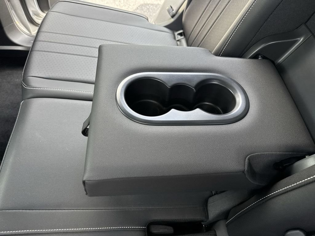 Used 2023 Volkswagen Tiguan SE R-Line image 38