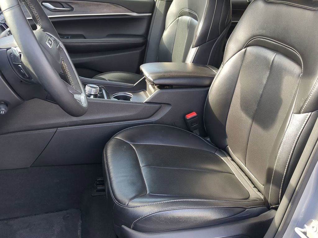 Used 2024 Jeep Grand Cherokee L Limited w/ Luxury Tech Group II image 25