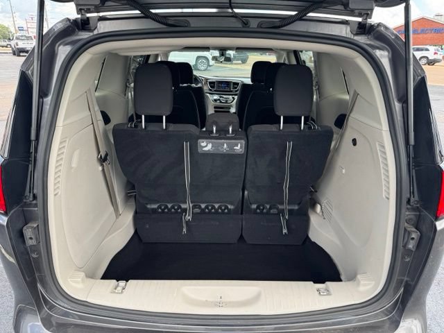 Used 2021 Chrysler Voyager LX FWD image 21