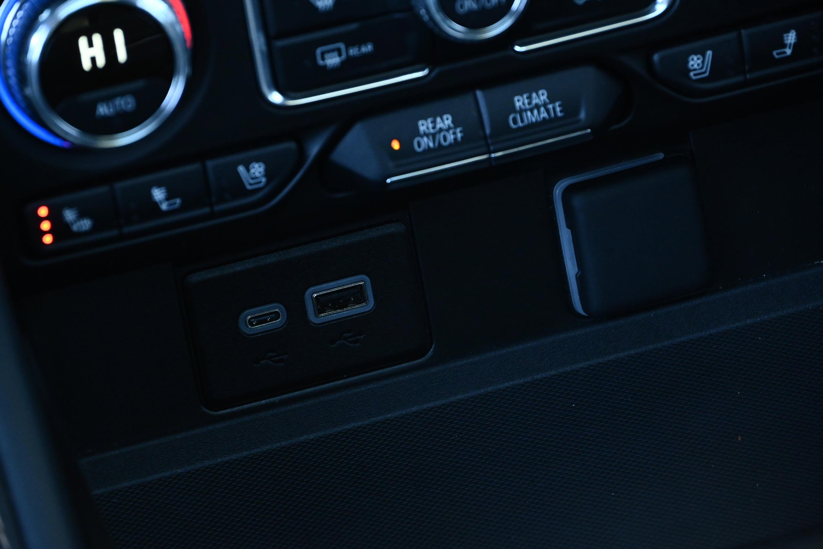 Used 2024 GMC Yukon AT4 w/ Technology Package image 21