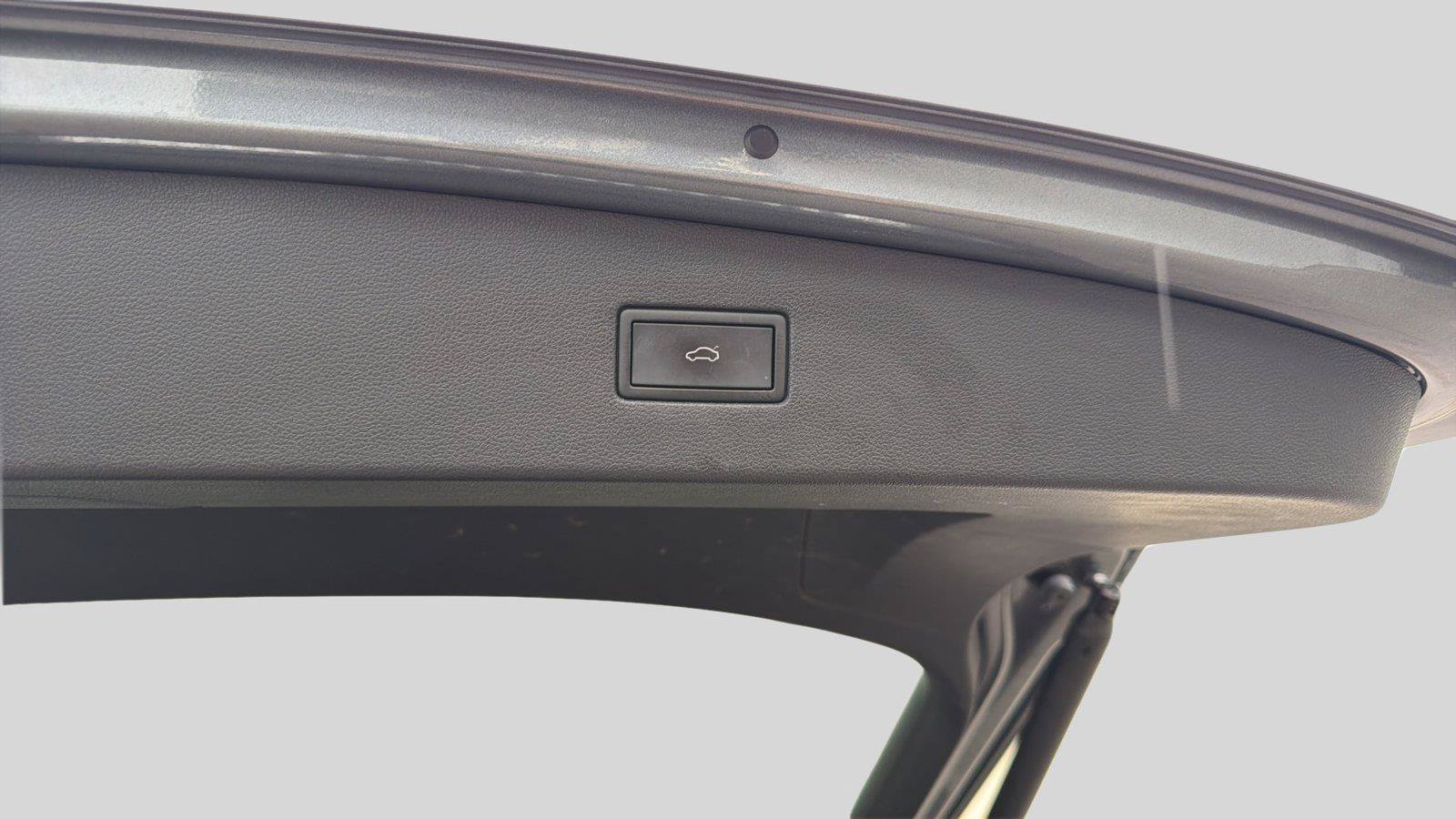 Used 2024 Volkswagen Tiguan SE w/ Panoramic Sunroof Package FWD image 20
