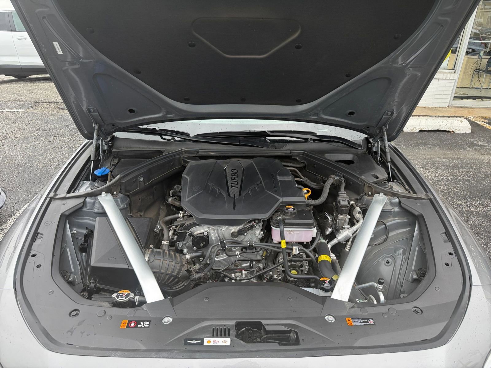 Used 2025 Genesis G70 2.5T image 32