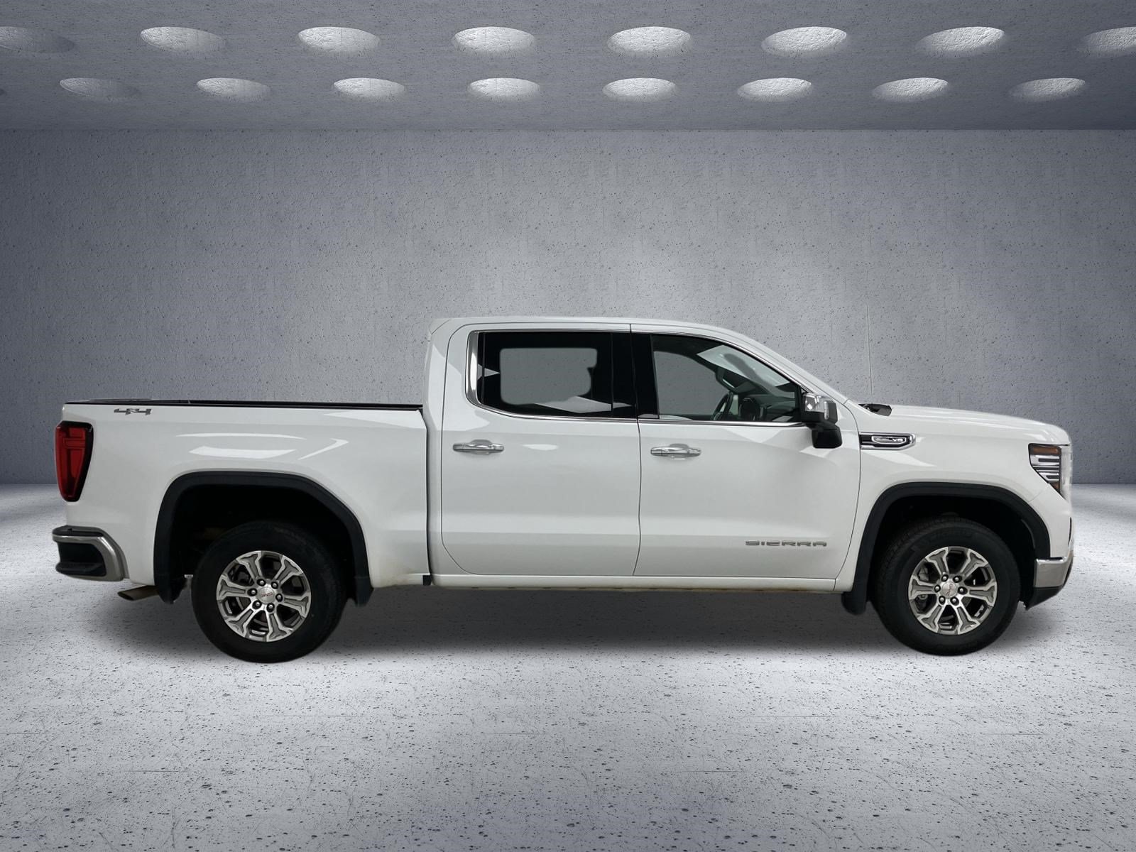 Used 2025 GMC Sierra 1500 SLT AWD/4WD image 6