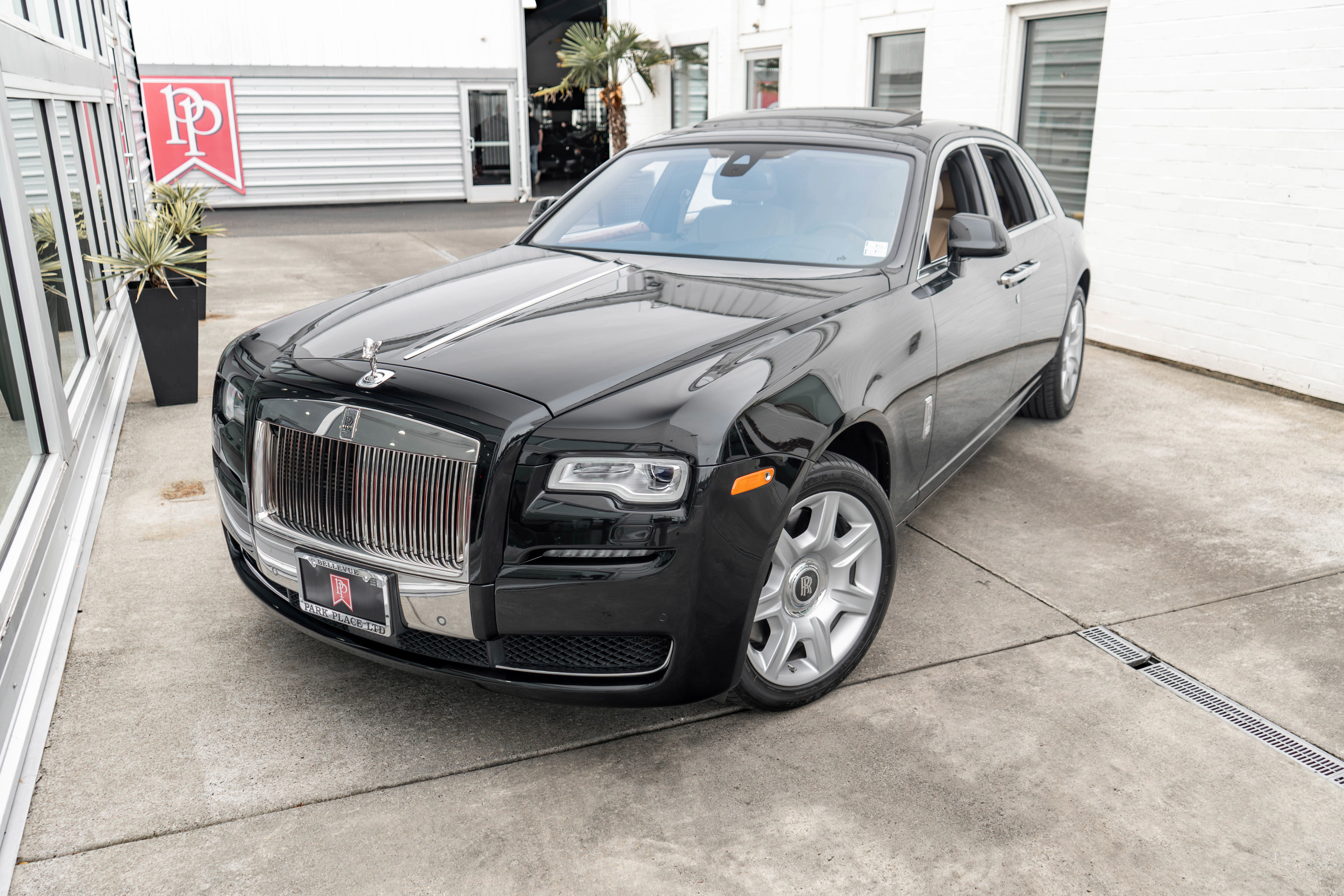 Used 2017 Rolls-Royce Ghost image 3