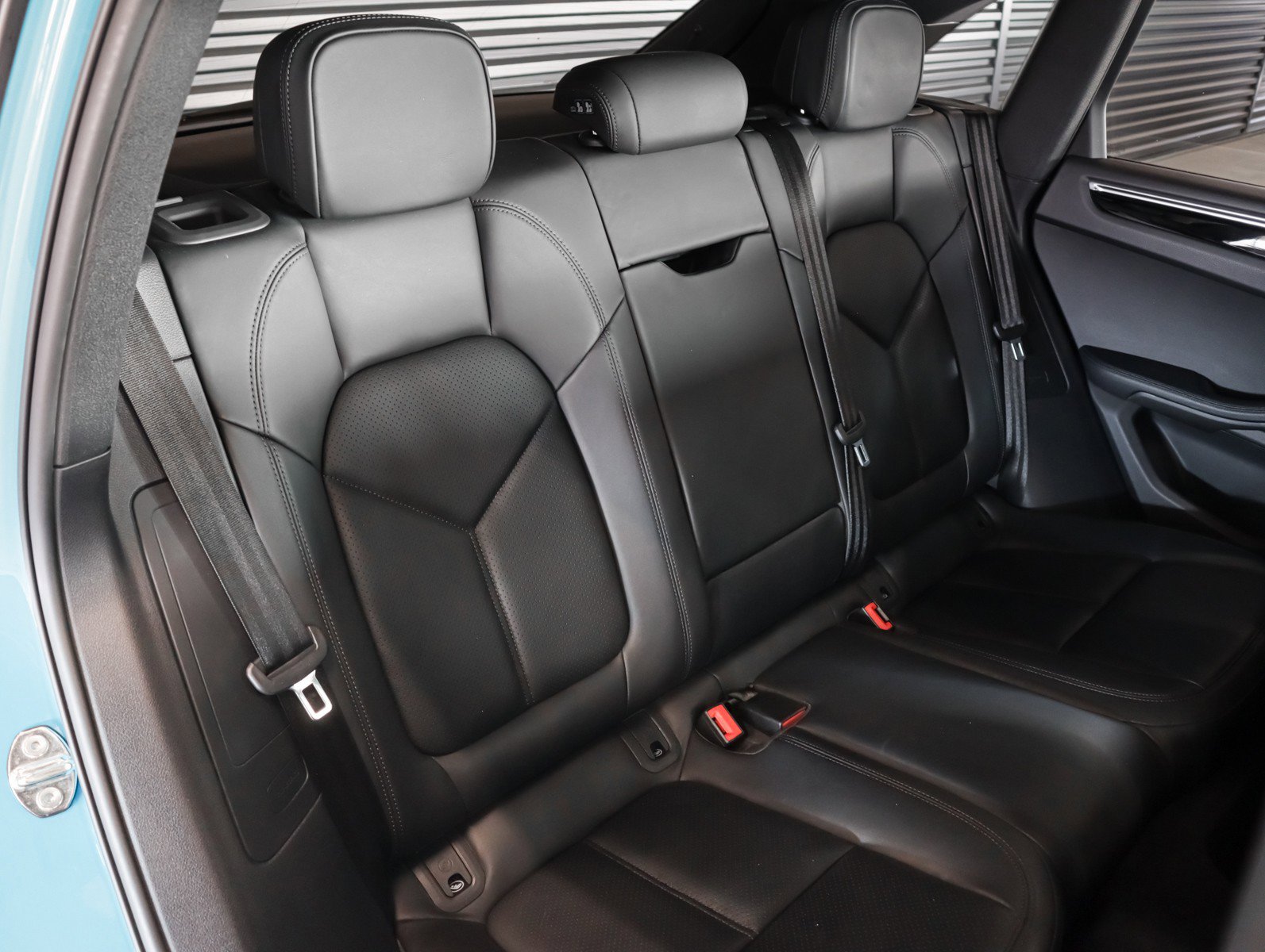 Certified 2022 Porsche Macan image 6