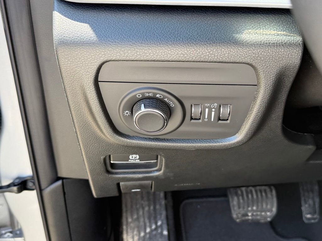 New 2026 Jeep Grand Cherokee Altitude AWD/4WD image 16