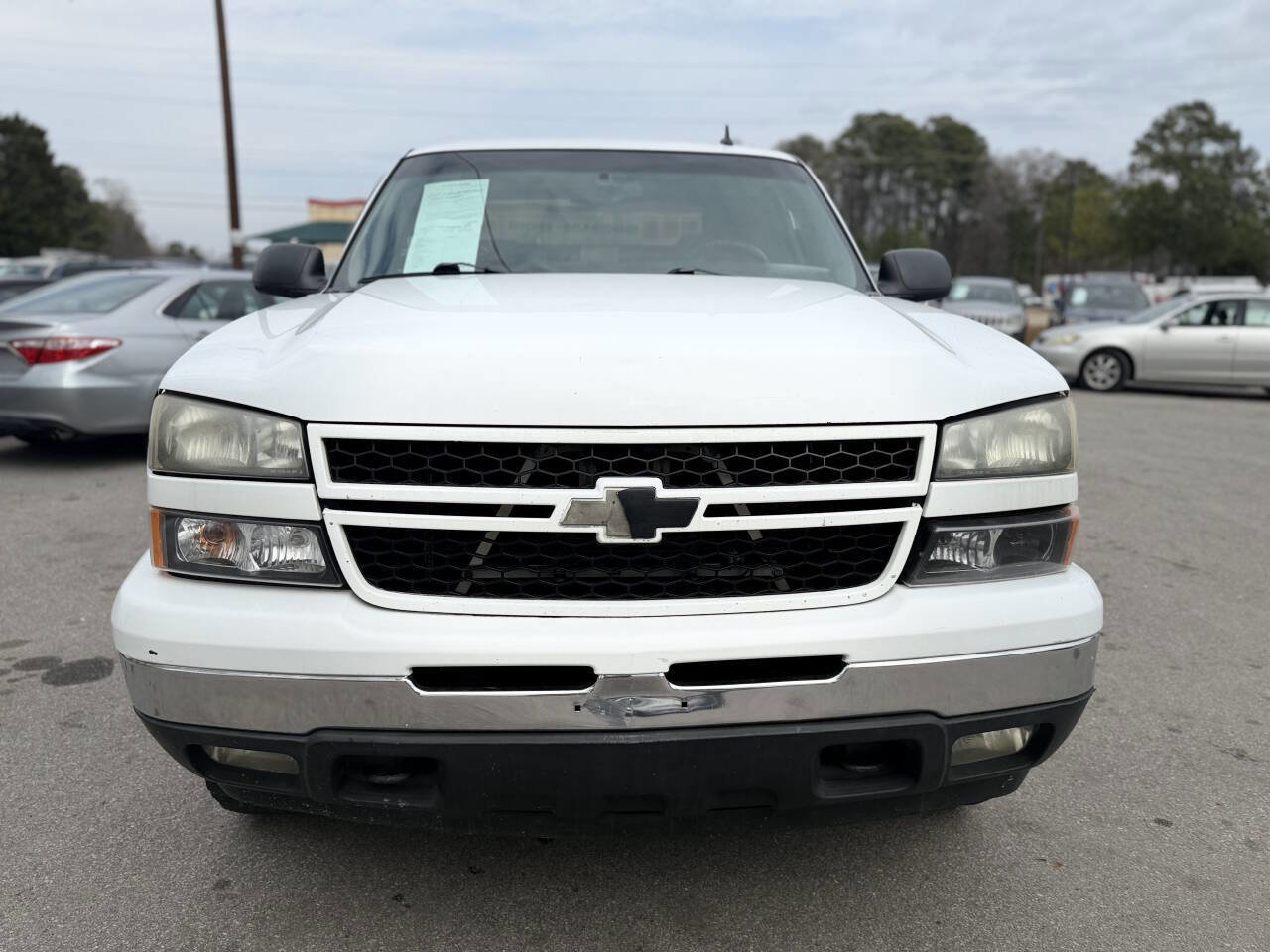 Used 2006 Chevrolet Silverado 1500 LT w/ Onstar Plus Package image 2