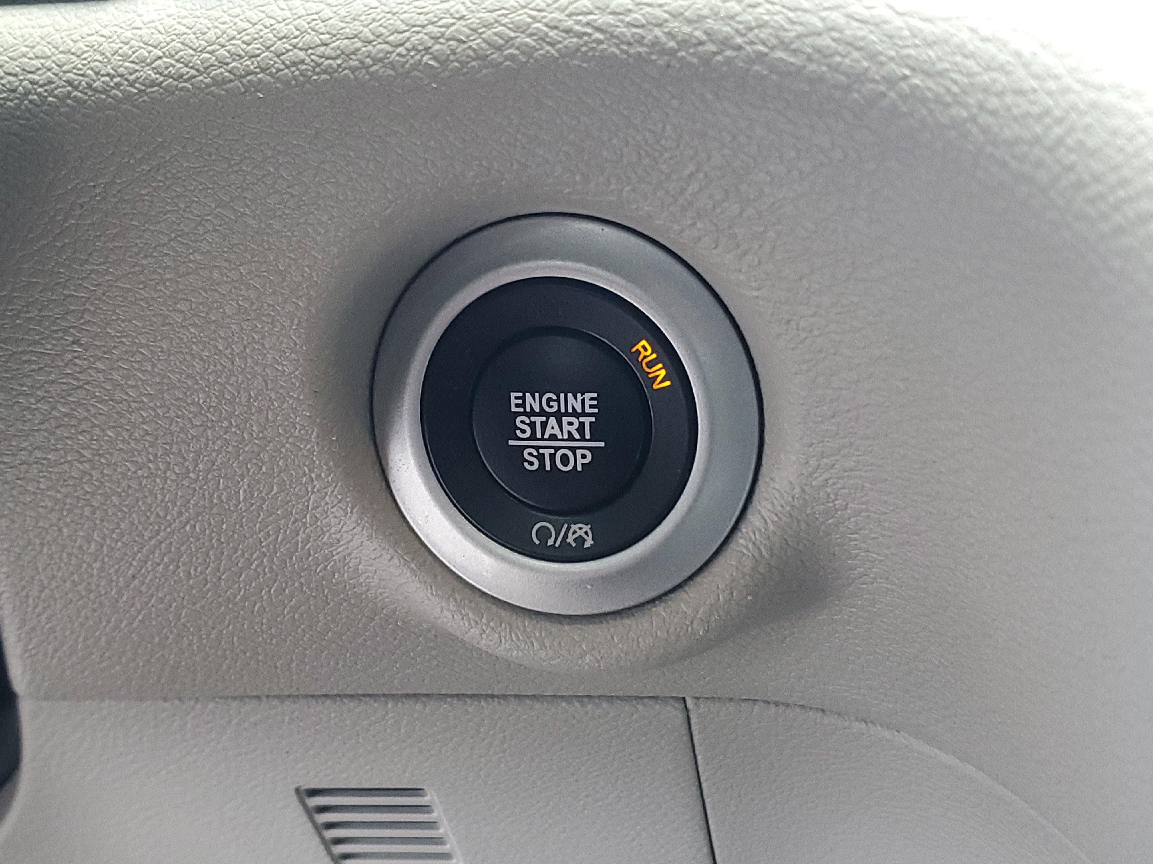 Used 2023 Chrysler Pacifica Touring-L FWD image 14