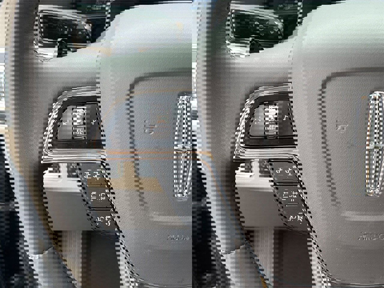 Used 2024 Lincoln Navigator Premiere image 10