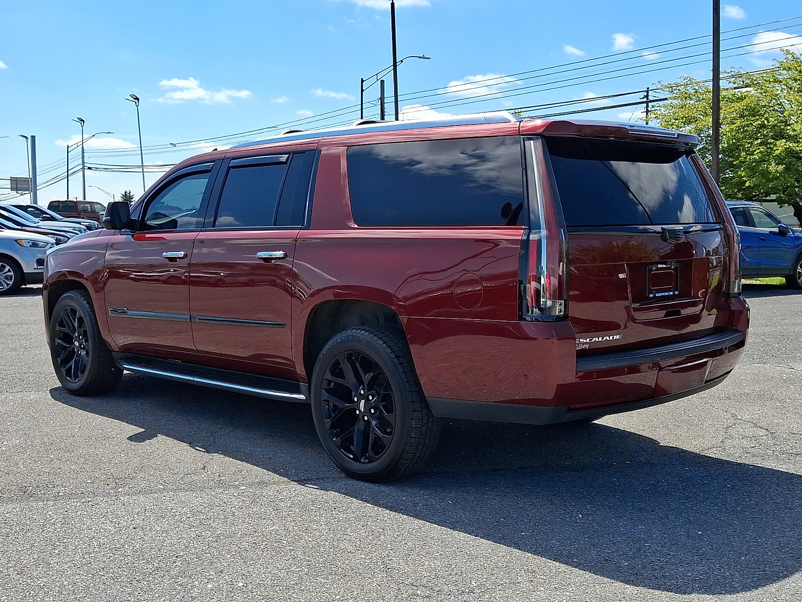 Used 2020 Cadillac Escalade ESV Luxury w/ Escalade Sport Edition AWD/4WD image 4