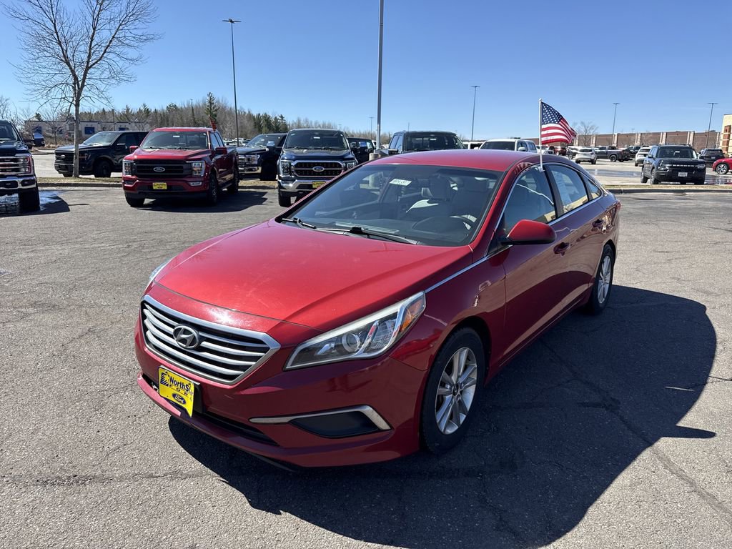 Used 2017 Hyundai Sonata SE FWD image 2