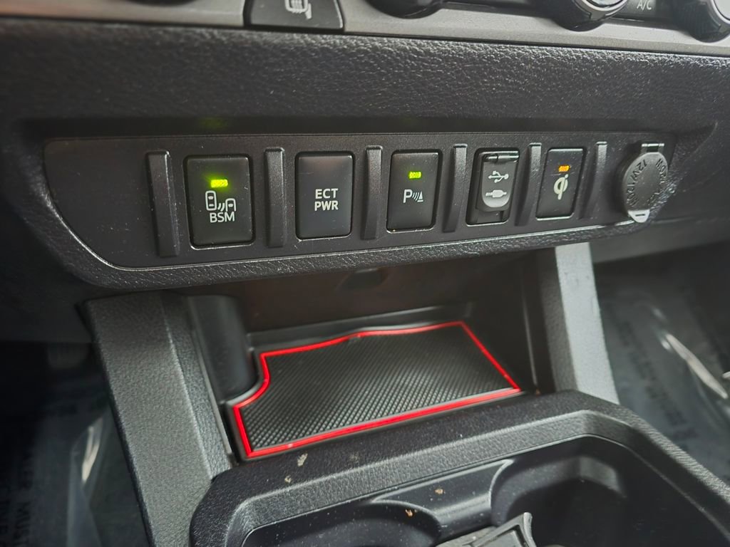 Certified 2016 Toyota Tacoma TRD Off-Road w/ Premium & Technology Package image 24