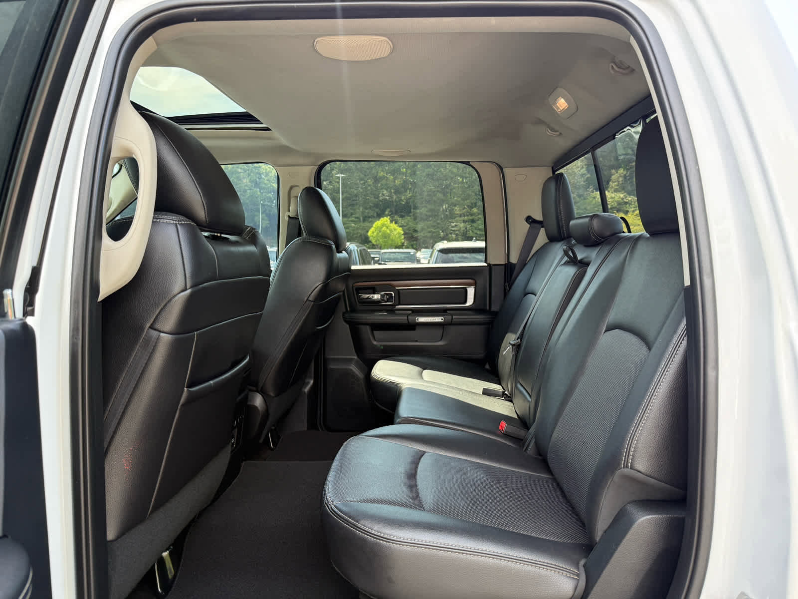 Used 2015 RAM 1500 Laramie w/ Convenience Group AWD/4WD image 26