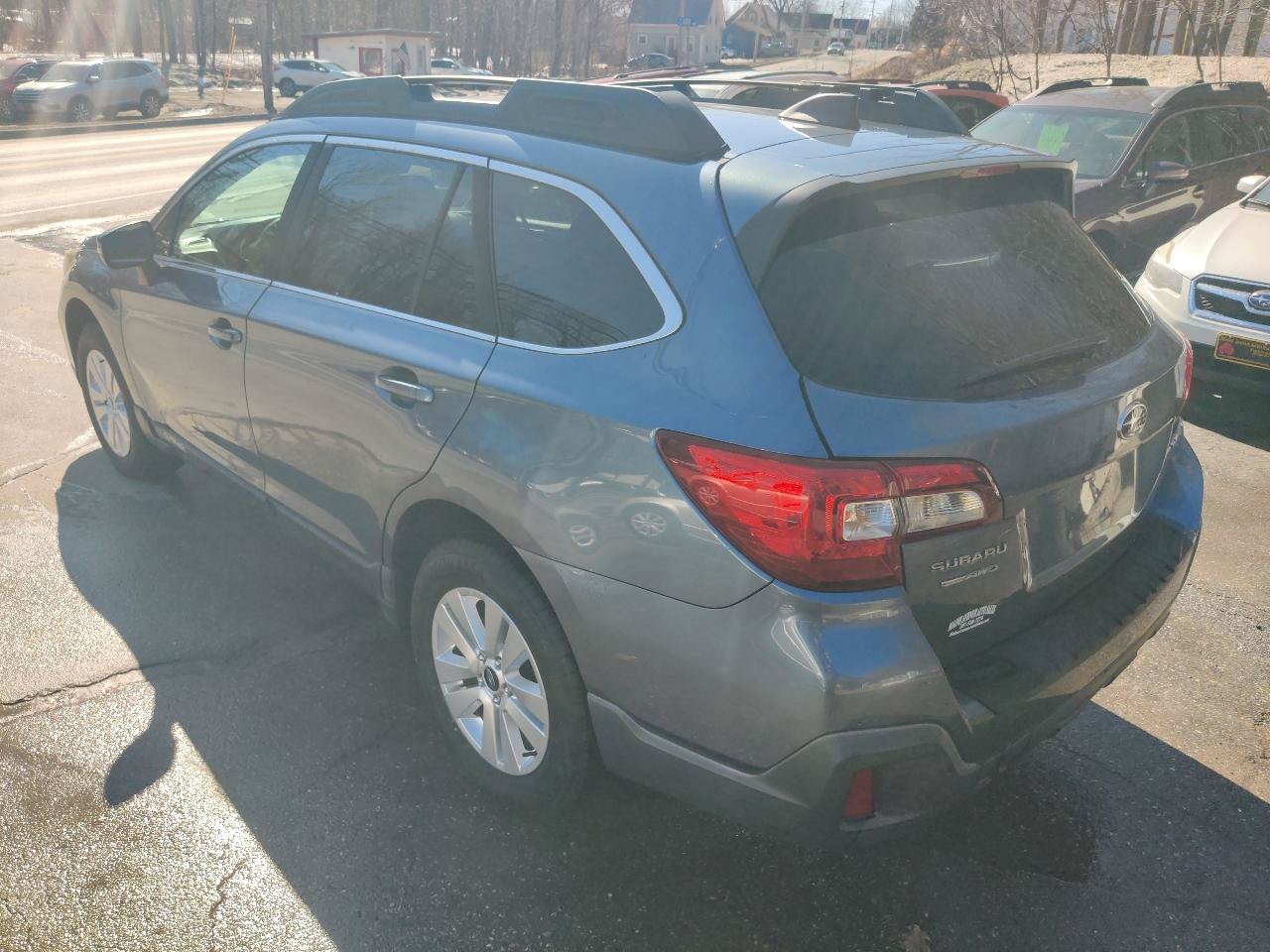 Used 2018 Subaru Outback 2.5i Premium AWD/4WD image 4