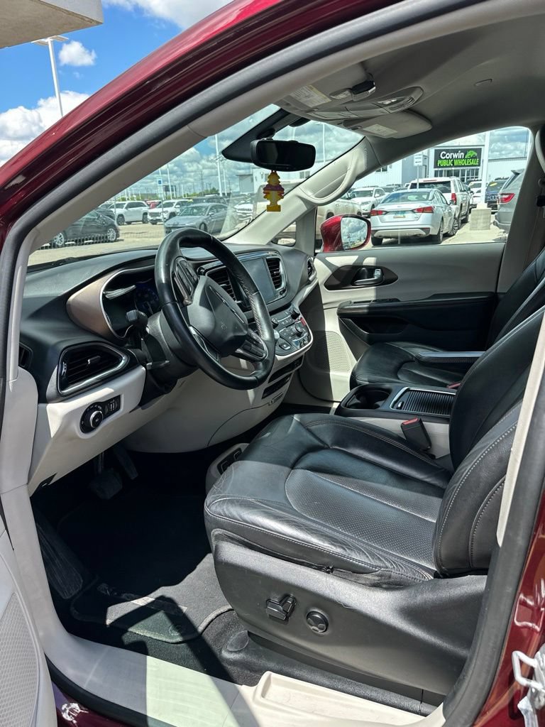 Used 2017 Chrysler Pacifica Touring-L Plus FWD image 7