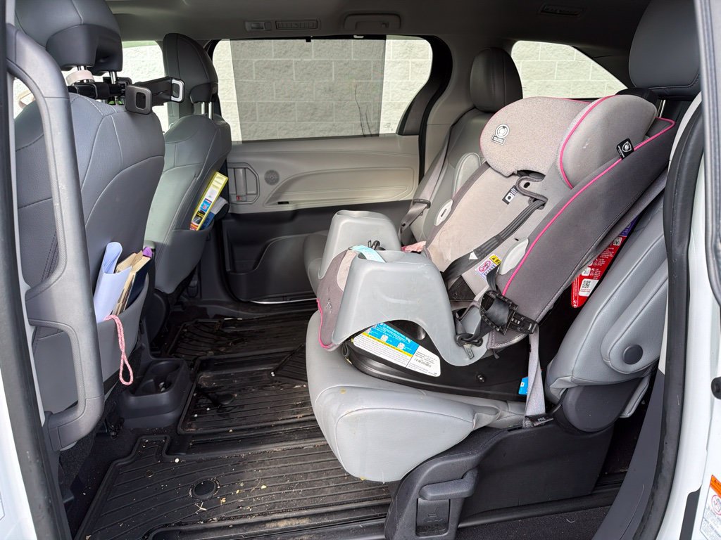 Used 2022 Toyota Sienna XLE FWD image 14
