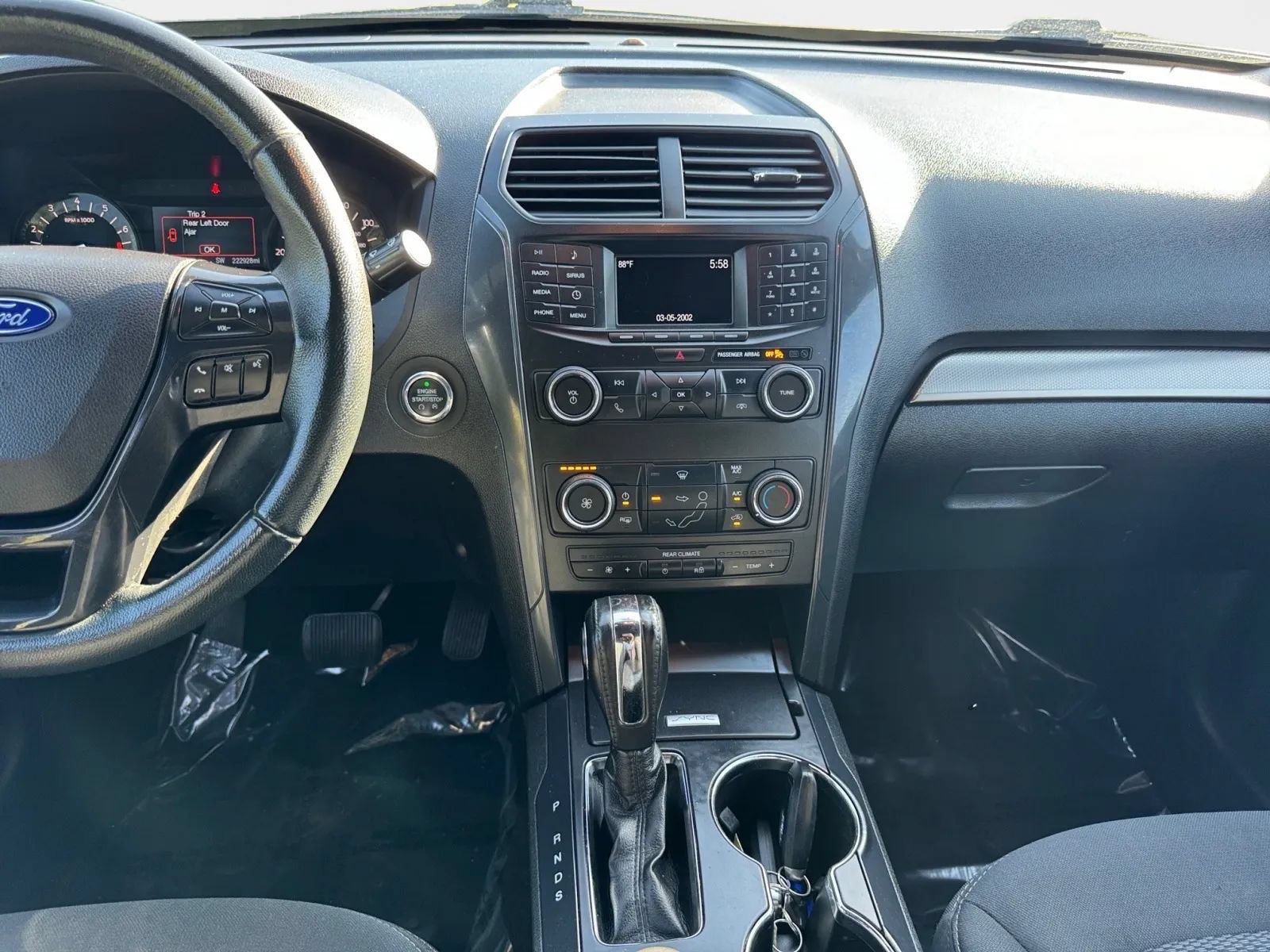 Used 2018 Ford Explorer XLT AWD/4WD image 14