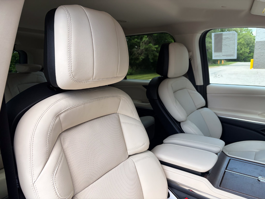 New 2027 Lincoln Navigator Premiere AWD/4WD image 36