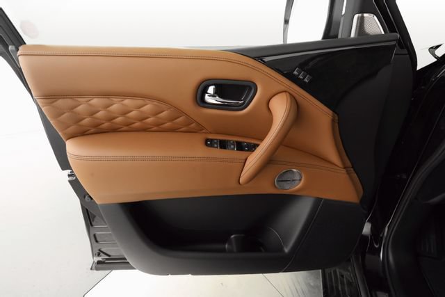 Used 2024 INFINITI QX80 Sensory AWD/4WD image 11