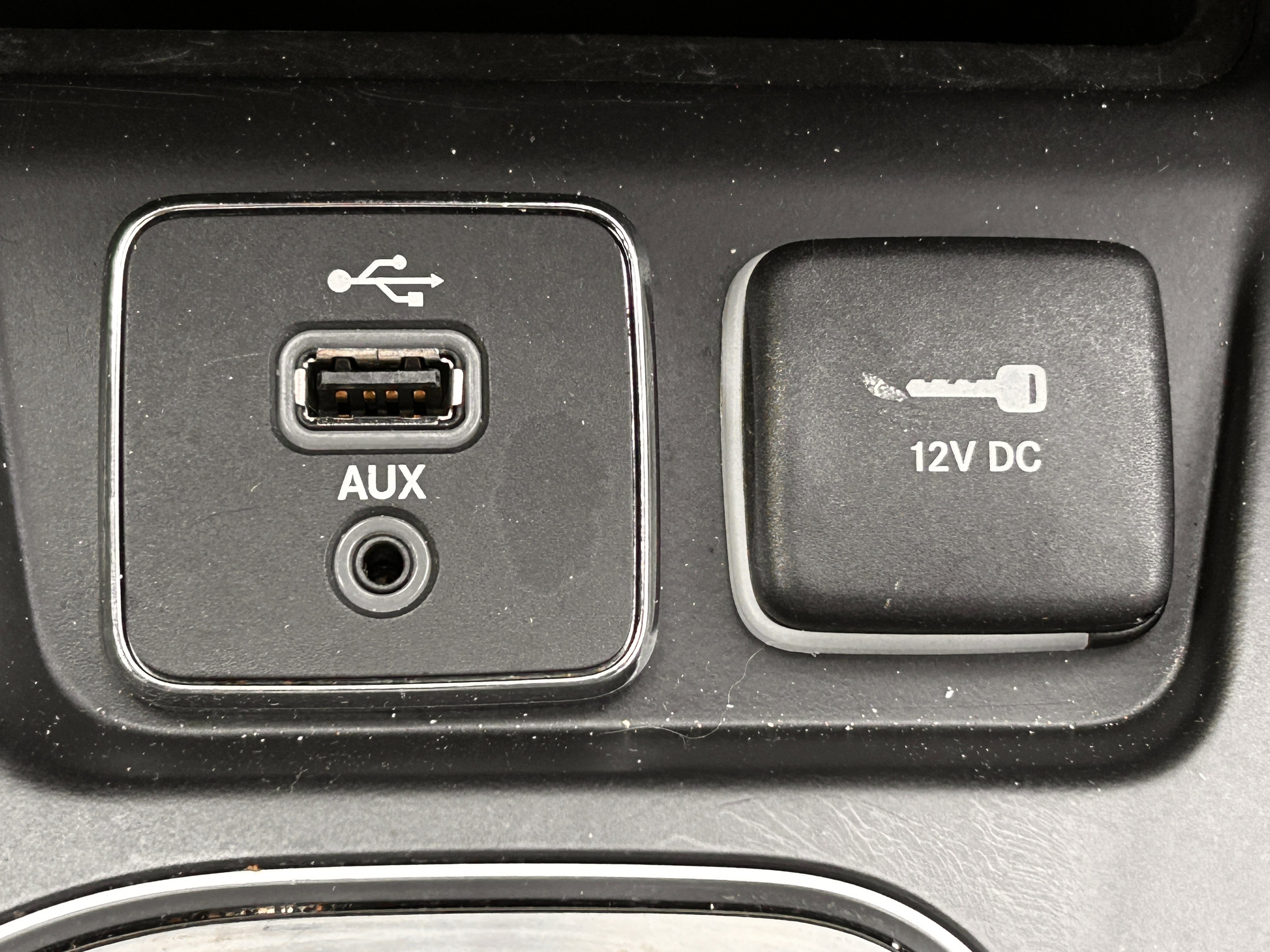 Used 2019 Jeep Cherokee Limited image 30